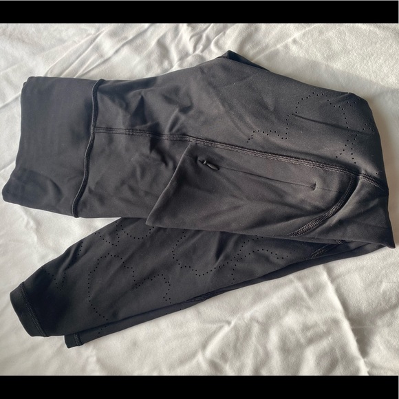 Athleta All in Reaction 7/8th black leggings - Picture 5 of 7